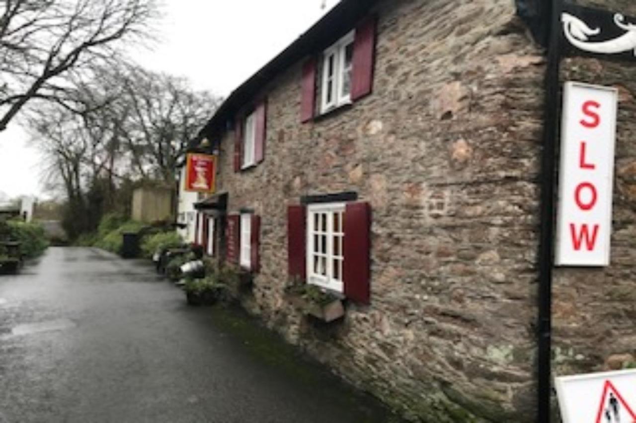 The Dolphin Inn 金斯布里奇 外观 照片