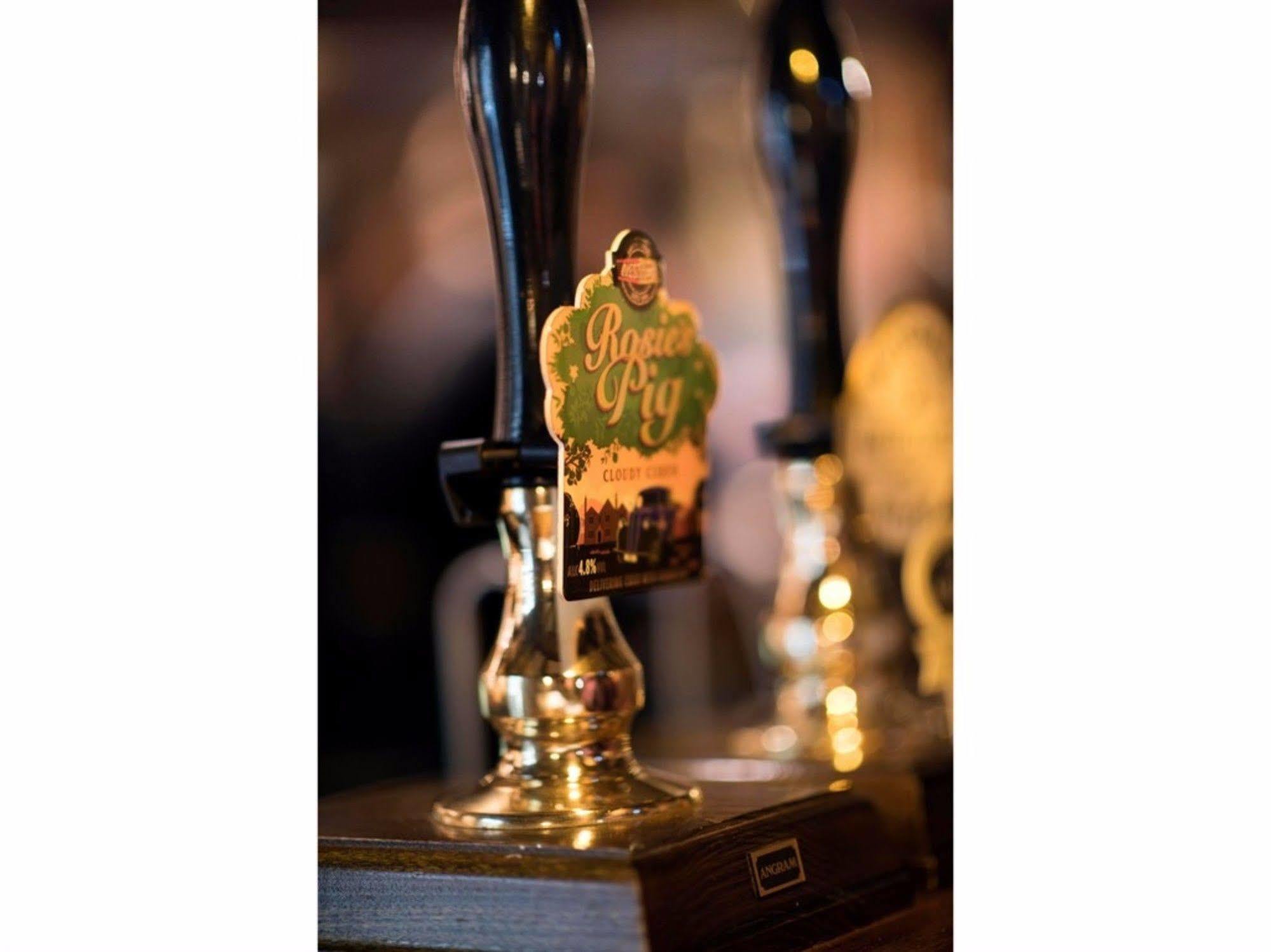 The Dolphin Inn 金斯布里奇 外观 照片